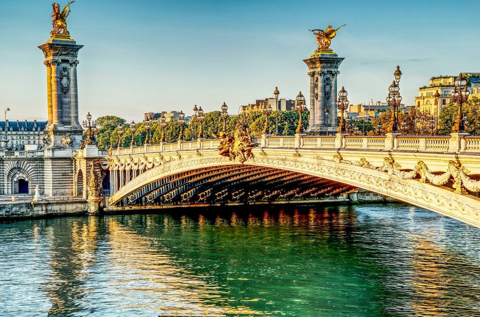 Paris: Day or Sunset Cruise with Drink, Ice Cream or Dessert - Eiffel Tower Timing: Sunset Photos vs Night Sparkle