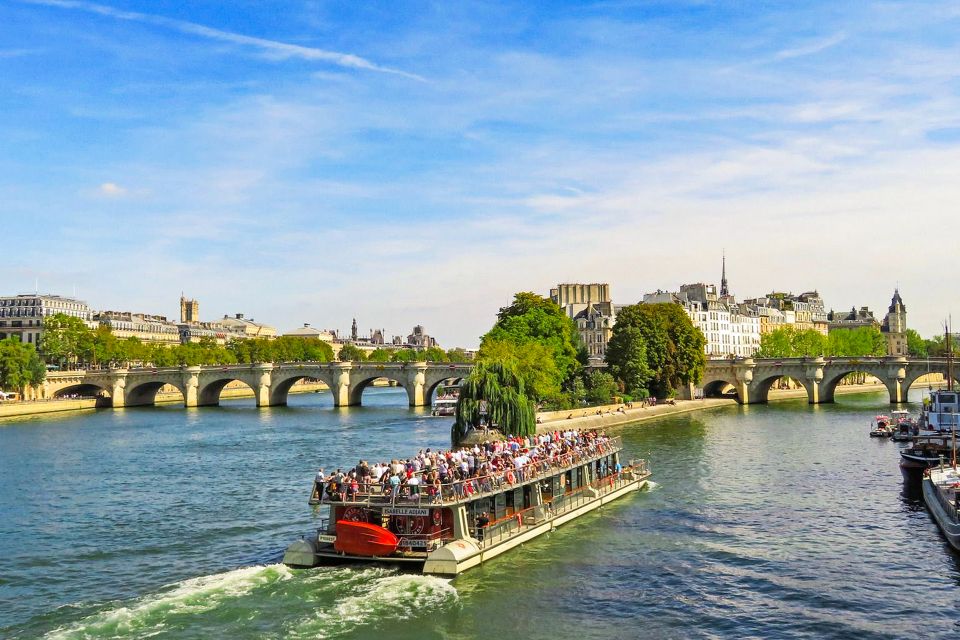 Paris: Day or Sunset Cruise with Drink, Ice Cream or Dessert - Boarding Lines and Seating: How to Make the Hour Feel Less Tight