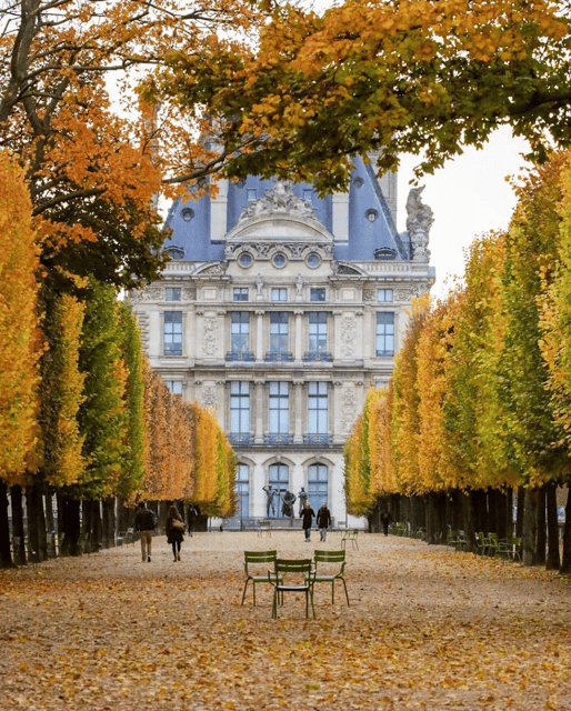 Paris: Discover Paris 2CV - Arc de Triomphe and École-Militaire: iconic corners, minimal hassle