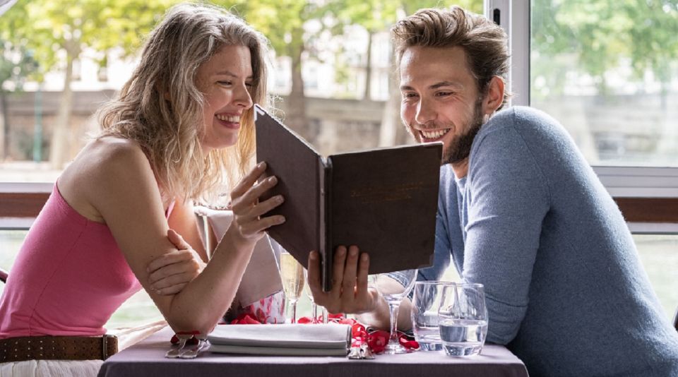 Paris: Early Evening Dinner Cruise on the River Seine - Key things that make this cruise special