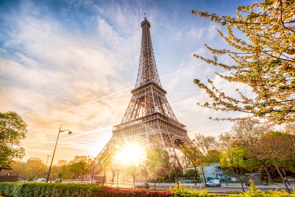 Paris: Eiffel Tower Dinner Cruise with a Moulin Rouge Show - Who this tour suits best (and who might be happier doing parts separately)