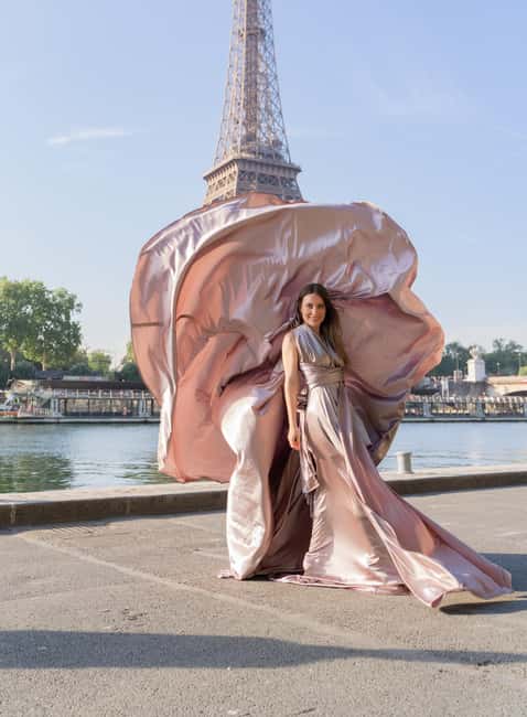 Paris: Eiffel Tower Flying-Dress Photoshoot jonadress - Pont d’Iéna to Trocadéro: how the photo route really works