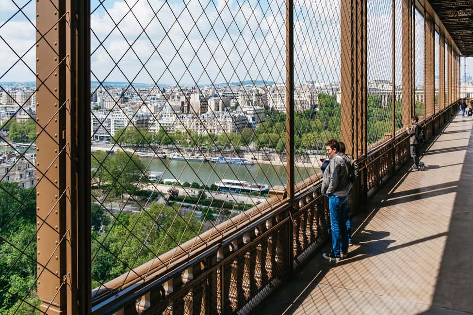 Paris: Eiffel Tower Fully Guided Tour with Summit Option - Finding the meeting point: it’s not at the Eiffel Tower