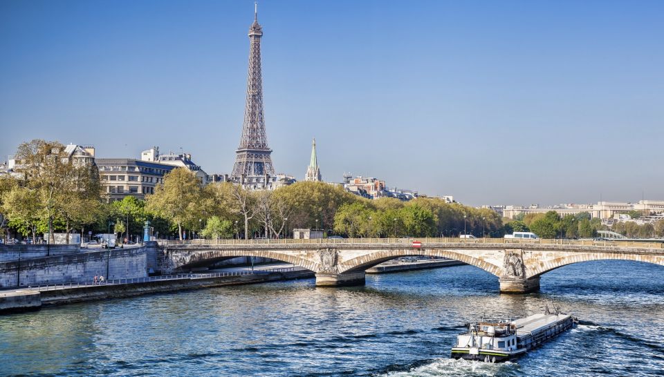 Paris: Eiffel Tower Hosted Tour, Seine Cruise and City Tour - Guides and group size: small-group energy, mixed personalities