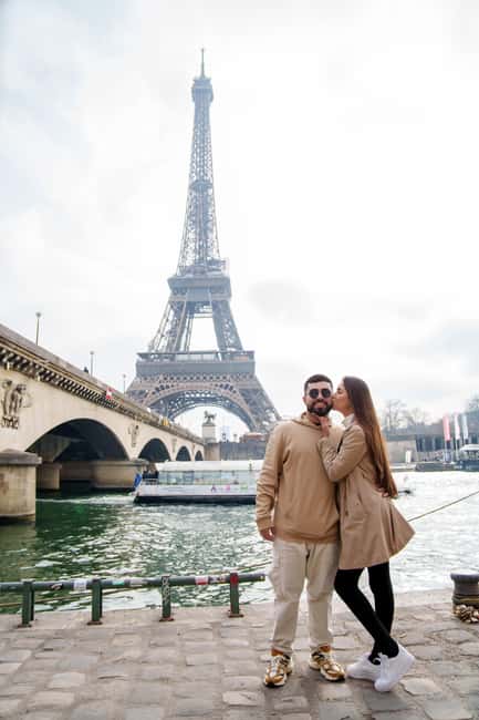 Paris: Eiffel Tower Photoshoot with a Professional - Key Things That Make This Photoshoot Worth It
