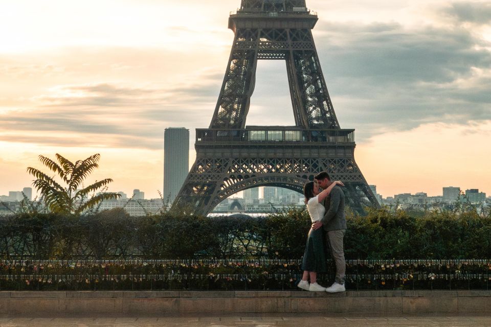 Paris: Eiffel Tower Private Professional Photoshoot - Pose coaching that actually makes you look like you