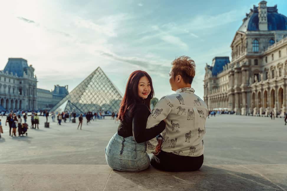 Paris: Eiffel Tower Street Photoshoot - Posing tips that actually help (and don’t slow you down)