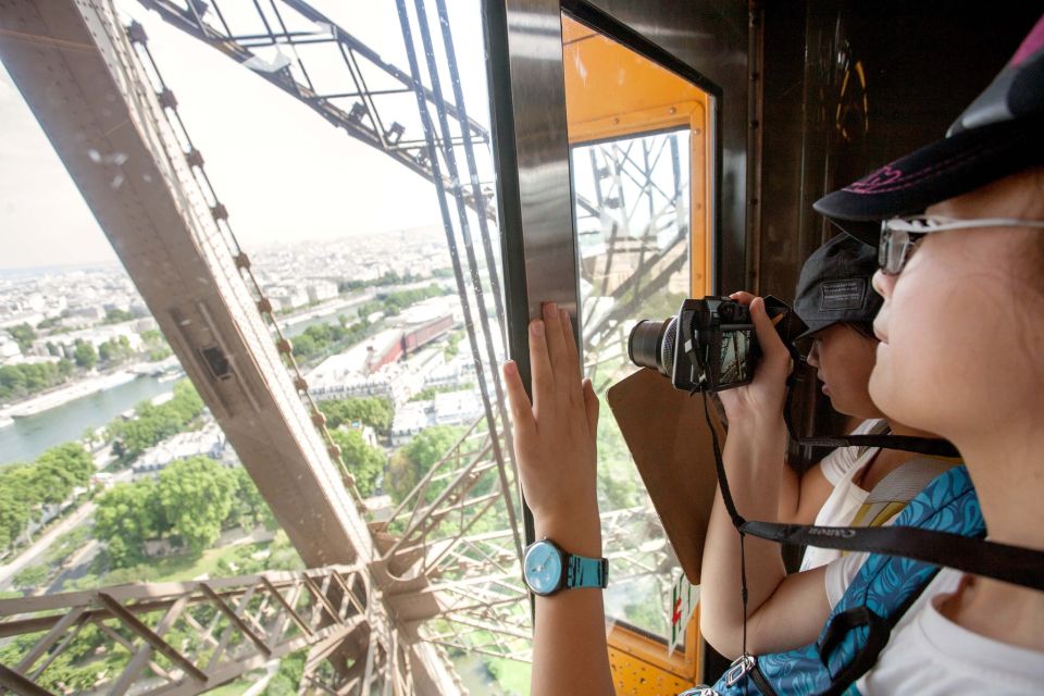 Paris: Eiffel Tower Tickets and City Bus Tour - Practical tips for a calmer day: meeting point, lines, and what to bring