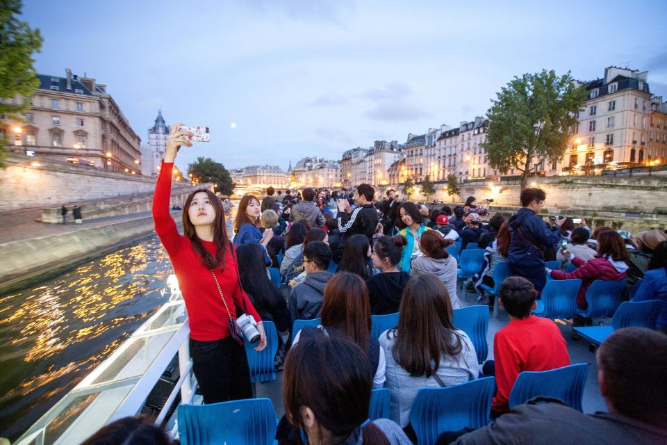 Paris Evening Snapshot Bike Tour - Who should book this Paris evening bike tour