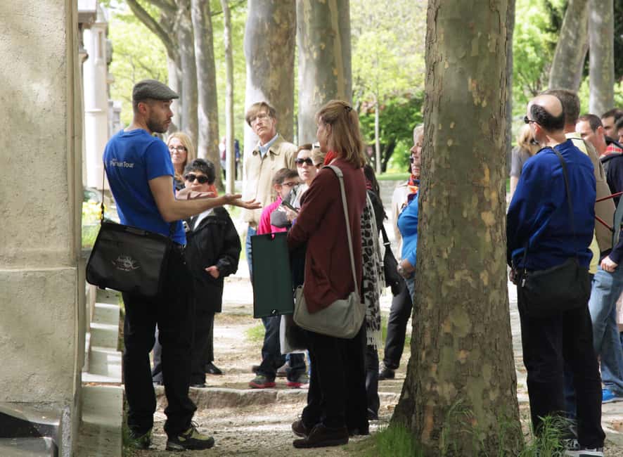 Paris: Famous Graves of Pere Lachaise Cemetery Guided Tour - Why Père Lachaise feels different from other Paris sights