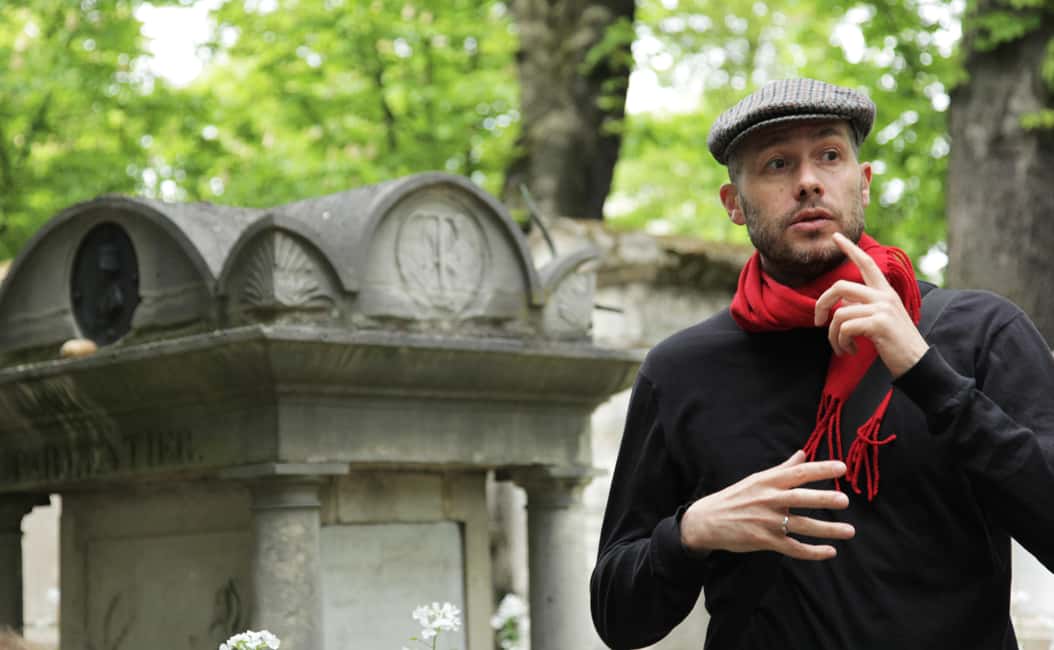 Paris: Famous Graves of Pere Lachaise Cemetery Guided Tour - Oscar Wilde’s tomb and the face-to-face part of history
