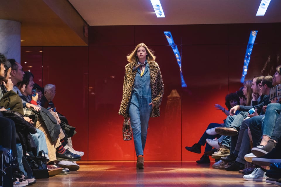 Paris: Fashion Show at Galeries Lafayette Haussmann - Turn the show into a Galeries Lafayette shopping session