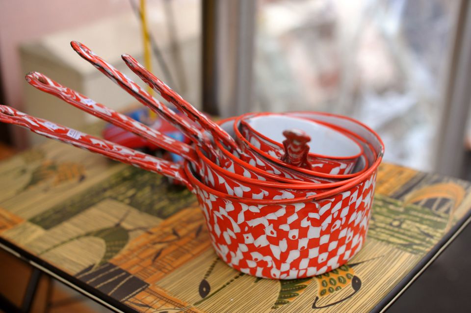 Paris: Flea Market Insider's Tour in Extra-Small Group - Porte de Clignancourt Start: Finding Your Guide at 10:45 AM