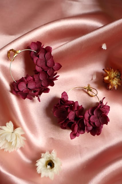 Paris: Floral Earrings workshop - Languages and Comfort: You Can Follow Along