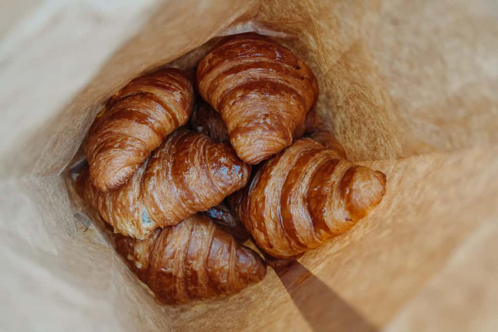 Paris: Food and Wine Tasting Walking Tour in Le Marais - La Boutique Jaune and small shops that feel like friendships