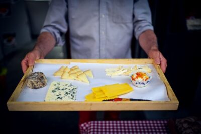 Paris: Food Tour in Le Marais with Tastings - From viennoiserie to bread: the first tastings set the tone
