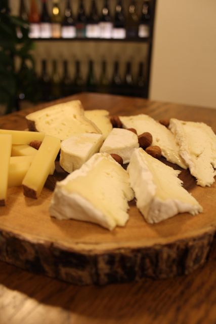 Paris: French Wine and Cheese Guided Tasting - The “See, Smell, Taste” Method: how the tasting actually works