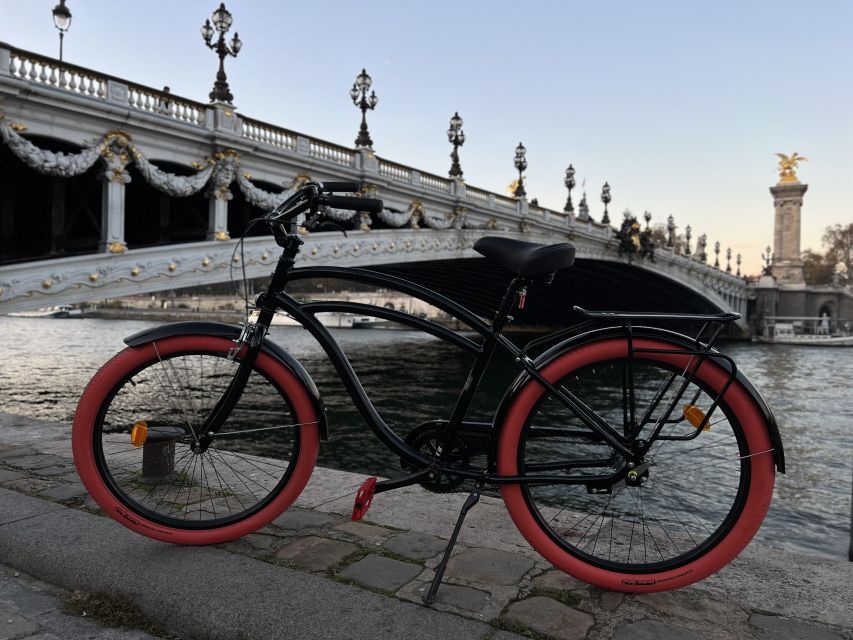Paris: Guided City Highlights Bike Tour - The landmark loop: what you see from the Louvre to Place Vendôme