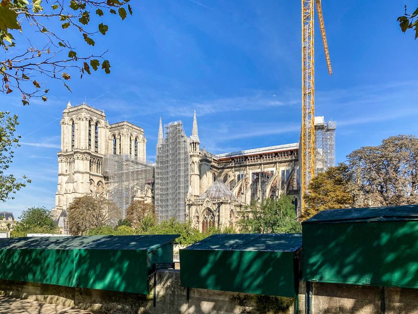 Paris: Île de la Cité and Notre-Dame Walking Tour With Crypt - Guides, pace, and practical comfort tips