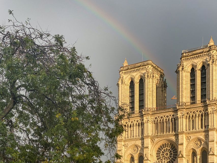 Paris: Île de la Cité and Notre-Dame Walking Tour With Crypt - What’s not included: Notre-Dame entry and how to handle it