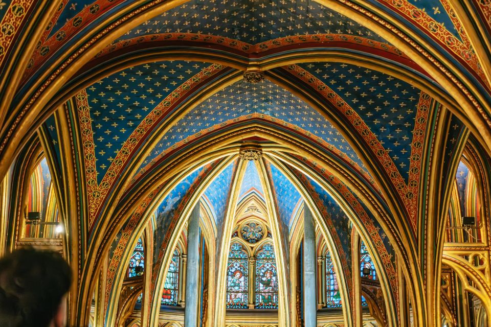 Paris: Ile de la Cité Walking Tour with Sainte-Chapelle - Sainte-Chapelle: skipping the lines and staring at the windows