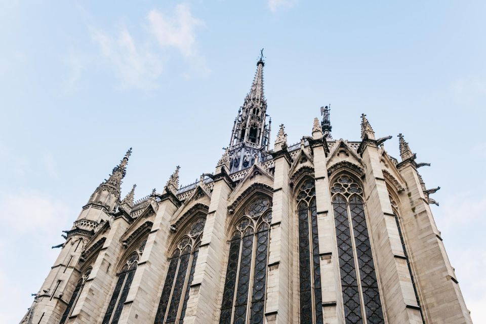 Paris: Ile de la Cité Walking Tour with Sainte-Chapelle - Meeting point and first steps: Boutique Paris Today