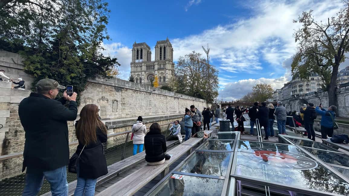 Paris: Illuminations River Cruise with Audio Commentary - A 1-hour Seine loop from the Eiffel Tower area