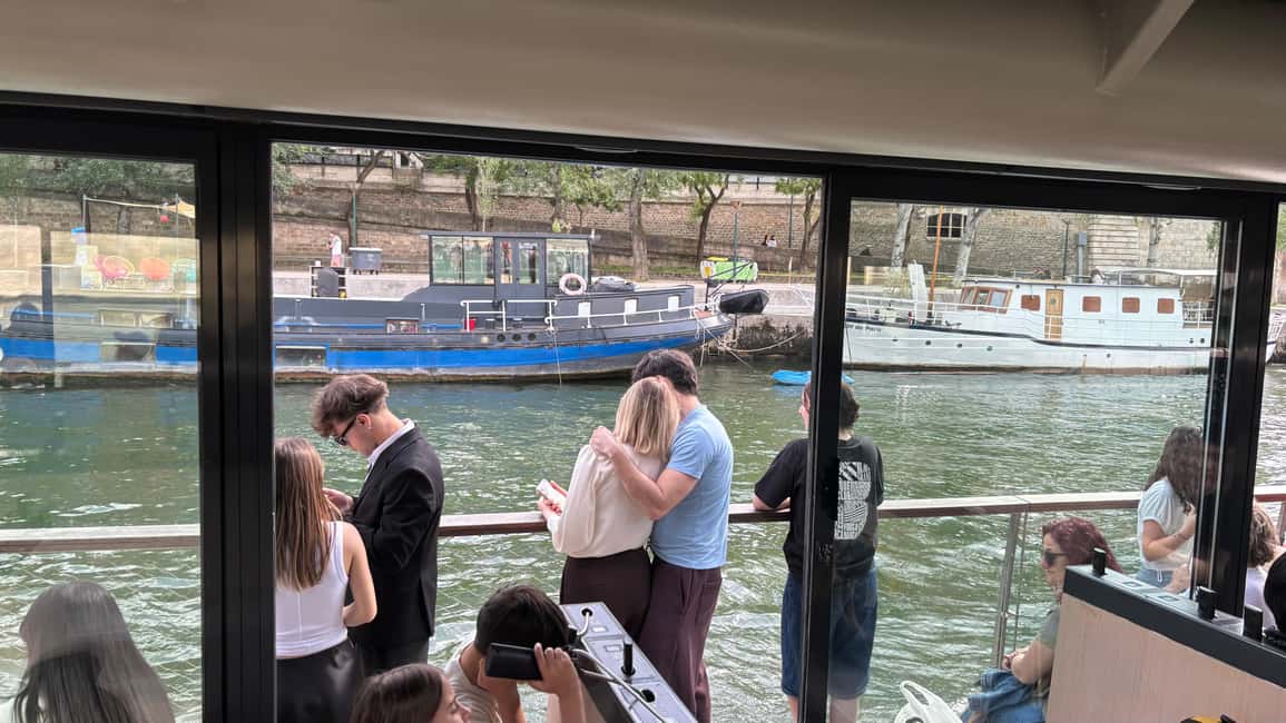 Paris: Illuminations River Cruise with Audio Commentary - Audio commentary that actually helps (on board and via your phone)