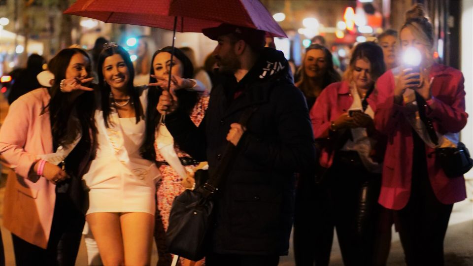 Paris: Latin Quarter Guided Pub Crawl to Bars and Clubs - The final nightclub: VIP entry and the payoff