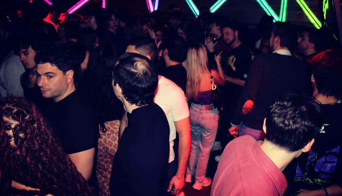 Paris: Latin Quarter Guided Pub Crawl to Bars and Clubs - Guides, games, and why solo travelers keep loving this crawl