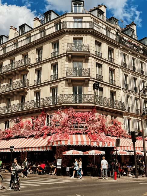 Paris Le Marais Food Tour: Full Traditional French Feast - Jardin de l’Hôtel de Sully: a calm pause with food context