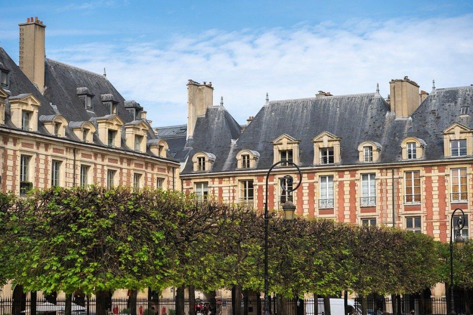 Paris: Le Marais Highlights Guided Small Group Walking Tour - Philippe Auguste’s wall remains: medieval Paris, no special effects