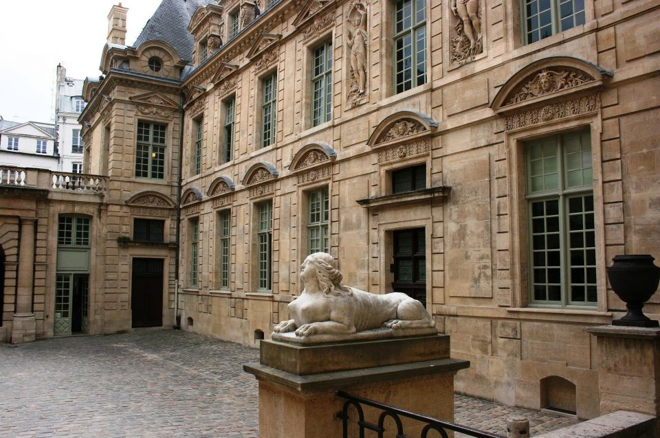 Paris: Le Marais Highlights Guided Small Group Walking Tour - Hôtel de Sully and the mansions lesson: why buildings matter here