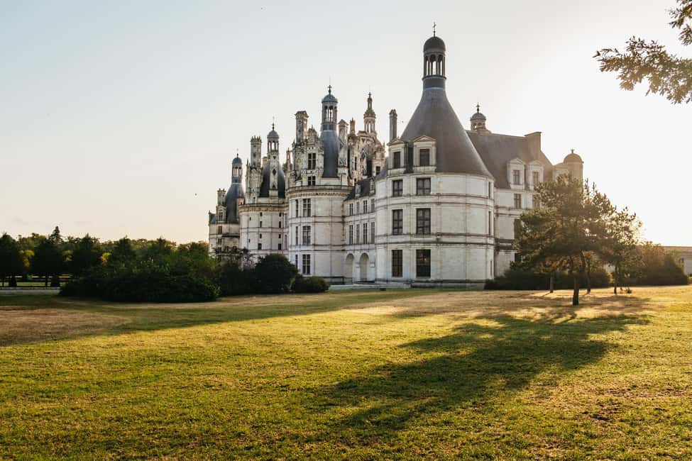 Paris: Loire Valley Chambord Castle, Wine Tasting & Lunch - Lunch in the Loire style: what wine pairing means on a long day