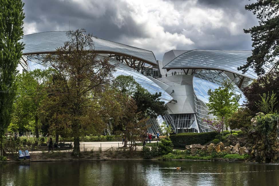 Paris: Louis Vuitton Foundation Exterior Tour with Entry - Key things to know before you go