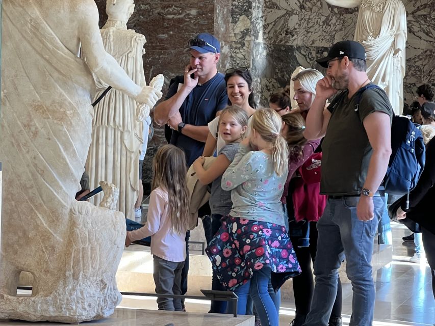 Paris Louvre: 2-Hour Private Tour for Groups or Families - Entering the Louvre faster with the separate entrance