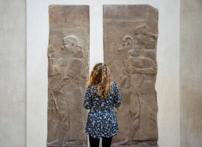 Paris: Louvre Museum Highlights Small-Group Guided Tour - Meeting at the Pyramid: Find the Horse, Then Look for Dayin