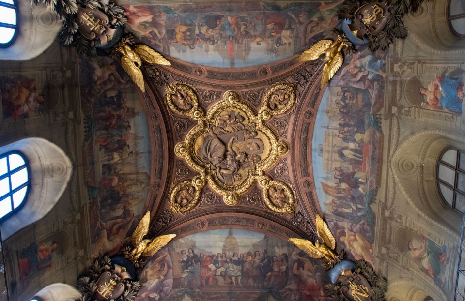 Paris: Louvre Museum Highlights Small-Group Guided Tour - Inside the Louvre: A Guide Who Chooses What Matters (and What Fits Your Time)