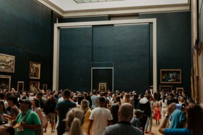 Paris: Louvre Museum Hosted Entry and Mona Lisa Audioguide - Timed entry plus host help: what it actually buys you