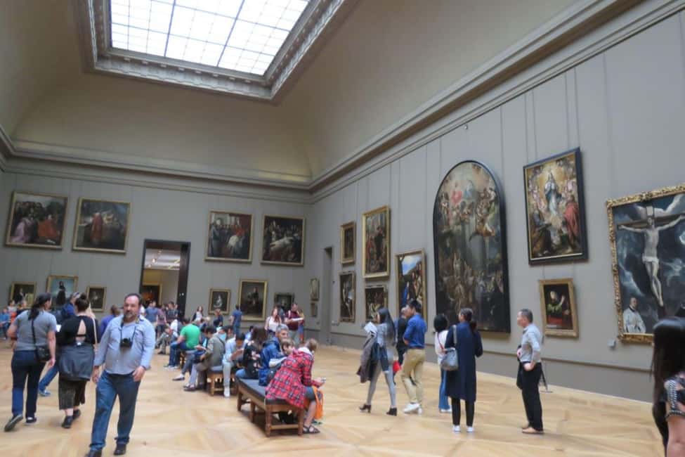 Paris: Louvre Museum Hosted Entry & Masterpieces Audio Guide - Host-led Louvre entry that gets you moving fast