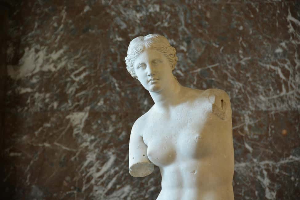 Paris: Louvre Museum Hosted Entry & Masterpieces Audio Guide - The Masterpieces audio guide app: download, charge, then listen