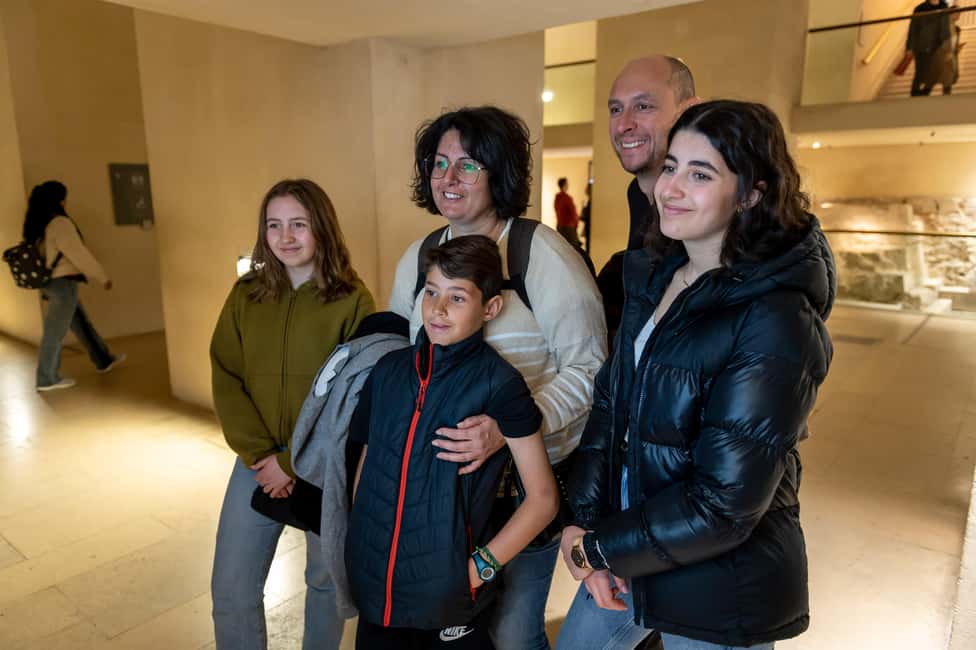 Paris: Louvre Private Family Tour for Kids + Reserved Entry - Venus de Milo and Winged Victory: sculpture that rewards close looking