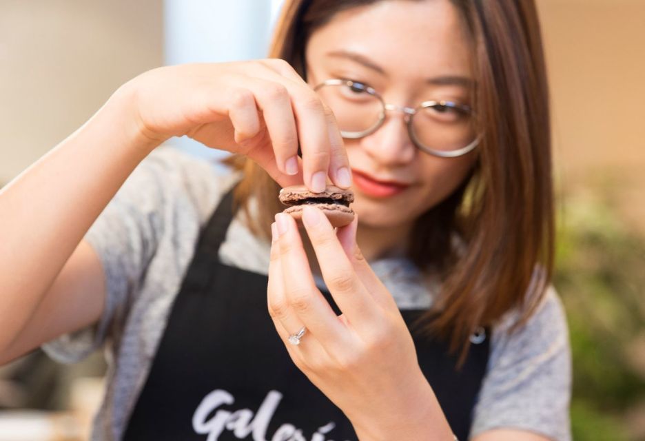 Paris: Macaron Class at Galeries Lafayette - The chef’s macaron secrets: what makes or breaks the shell