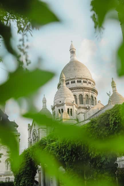 Paris: Magical Montmartre, without the crowds. Small group - From Place Blanche up to Montmartre’s first viewpoints