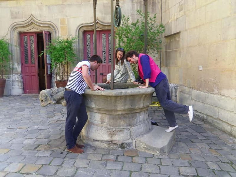 Paris: Marais without crowds. Guided Tour in a small group - From 10 Rue des Nonnains d’Hyères to Le Village Saint-Paul