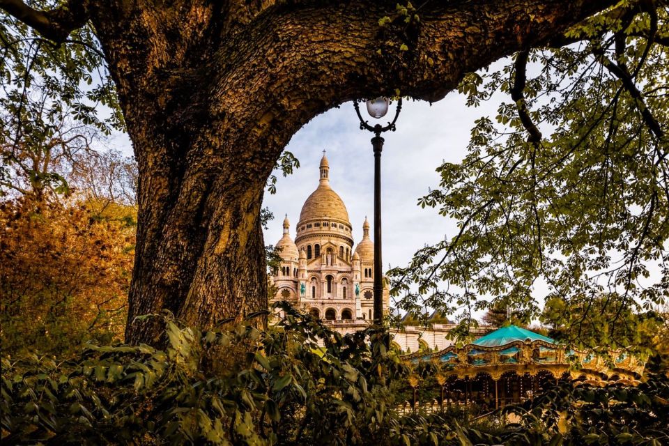 Paris: Montmartre Culture and Local Pastries Walking Tour - Sacré-Cœur and the logic of Montmartre’s layout