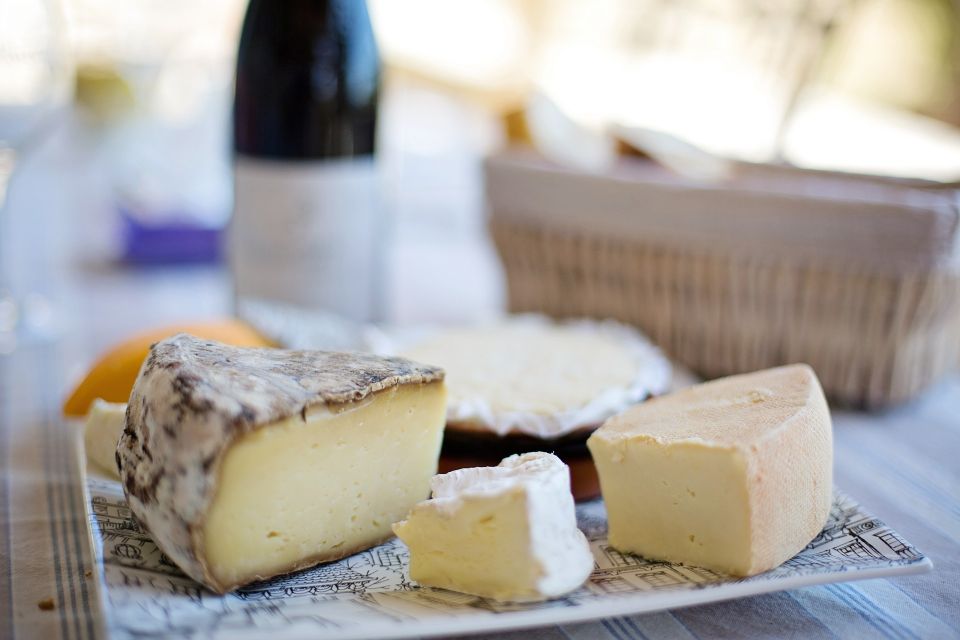 Paris: Montmartre Food Tour with Full Meal - Rue Lepic: Where the Walk Becomes Part of the Menu