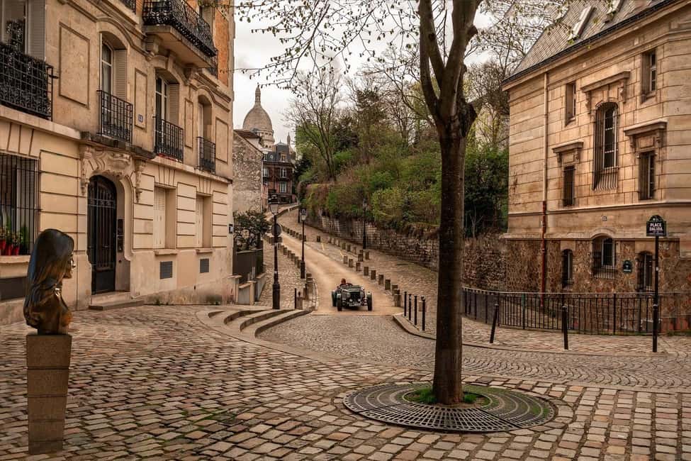Paris: Montmartre Food Tour with Full Meal - Rue du Chevalier-de-La-Barre: Comfort Food, Cheese, and That Wine Moment