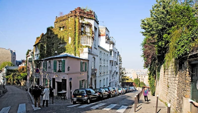 Paris: Montmartre Hidden Gems and Highlights Walking Tour - Place du Tertre: Artists, Terraces, and What to Ask Yourself While You Look