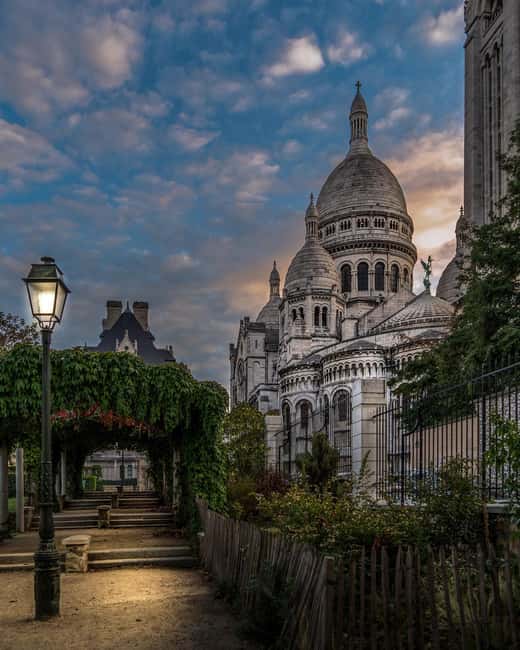Paris: Montmartre hidden gems walking Tour with Local Guide - The Guides: Why the Stories Matter More Than the Script